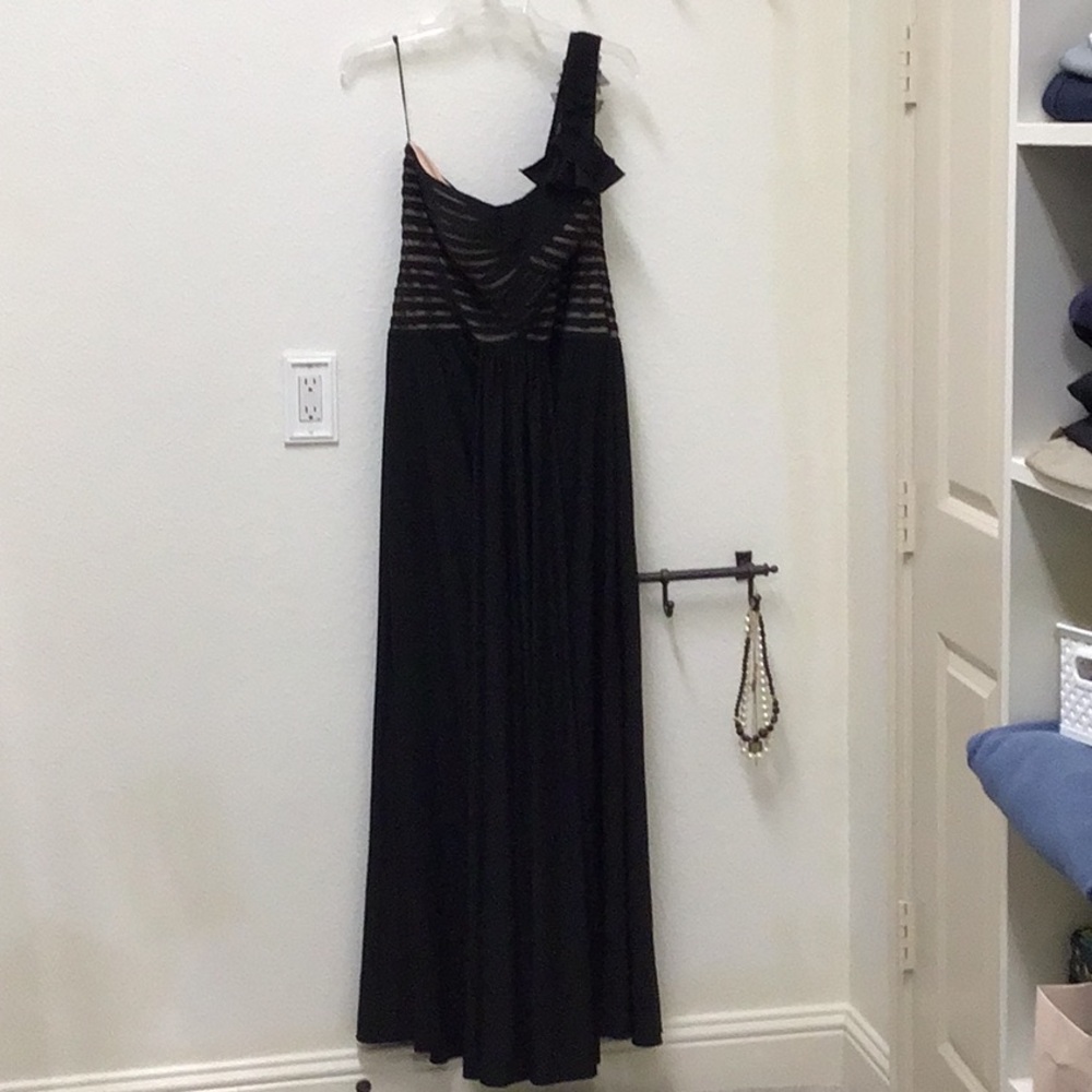 Elegant Black One-Shoulder Dress
